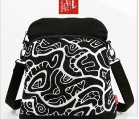 [grlhx120030] Black and White Totem Shoulder bag